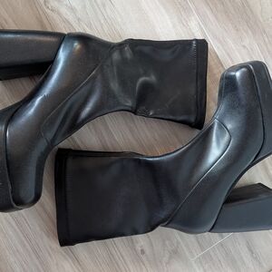 Sleek Black Women's Platform Boots